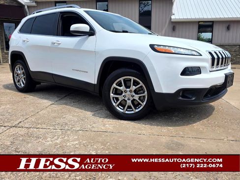 Used 2018 Jeep Cherokee Latitude Plus FWD image 1