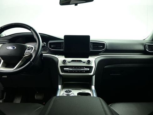 Used 2020 Ford Explorer XLT w/ Equipment Group 202A image 11