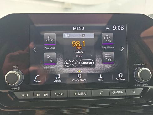 Used 2024 Nissan Pathfinder SV w/ SV Premium Package image 24