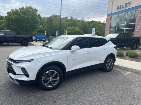 Used 2023 Chevrolet Blazer LT FWD image 1