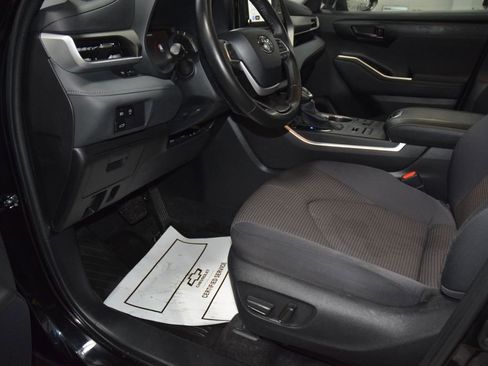 Used 2023 Toyota Highlander LE AWD/4WD image 37