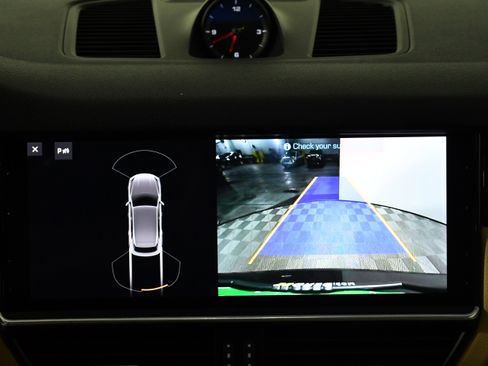 Used 2019 Porsche Cayenne image 18