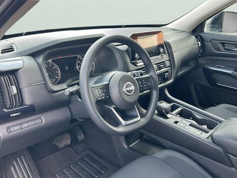 Used 2025 Nissan Pathfinder S FWD image 29