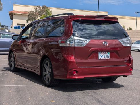 Used 2017 Toyota Sienna SE Premium FWD image 13