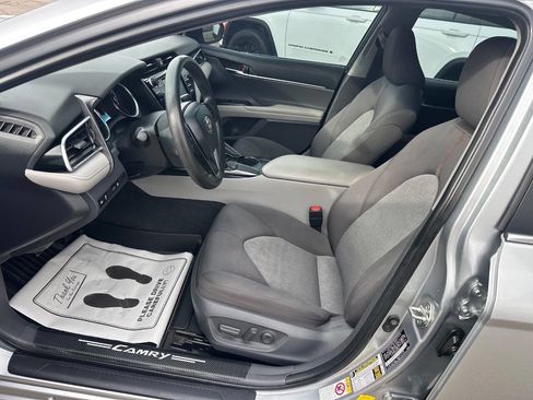 Used 2018 Toyota Camry LE image 11