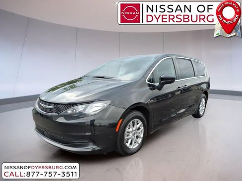 Used 2023 Chrysler Voyager LX FWD image 7