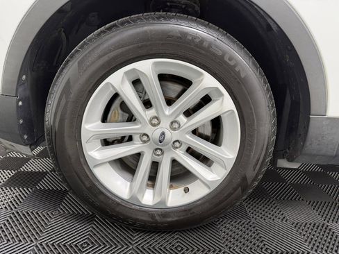 Used 2017 Ford Explorer XLT image 9