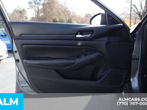 Used 2024 Nissan Altima 2.5 SV FWD image 15
