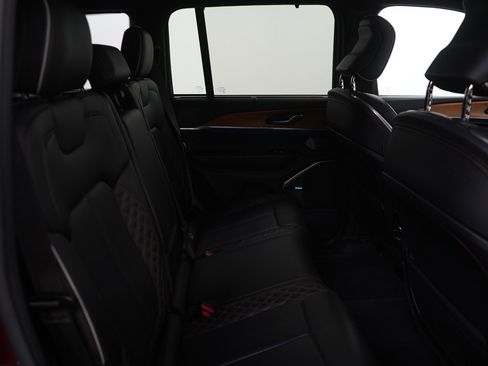 Used 2022 Jeep Grand Cherokee Summit image 12