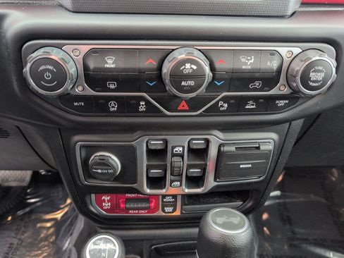 Used 2021 Jeep Wrangler Unlimited Rubicon w/ LED Lighting Group image 30