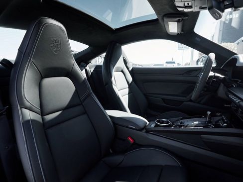 Used 2025 Porsche 911 Carrera 4 GTS w/ Premium Package image 34