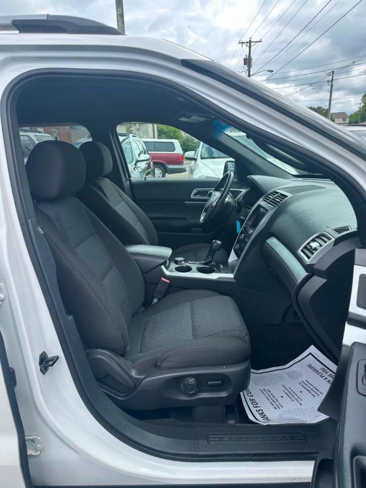 Used 2014 Ford Explorer XLT w/ Equipment Group 201A AWD/4WD image 21