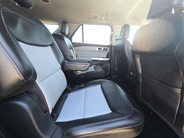 Used 2024 Ford Explorer XLT w/ Equipment Group 202A RWD image 15