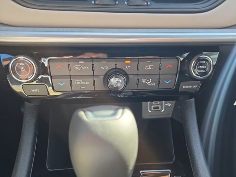 New 2026 Jeep Compass Limited image 18