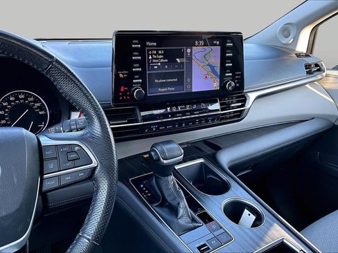 Certified 2022 Toyota Sienna Limited FWD image 6