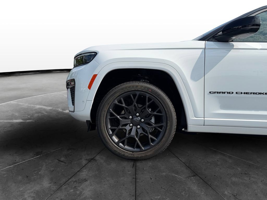New 2026 Jeep Grand Cherokee Summit w/ Obsidian Package AWD/4WD image 14