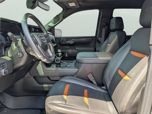 Used 2025 GMC Sierra 1500 AT4 w/ Technology Package AWD/4WD image 17