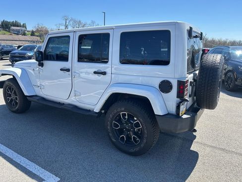 Used 2018 Jeep Wrangler Unlimited Sahara w/ Dual Top Group image 4
