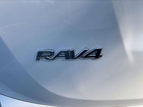 Used 2016 Toyota RAV4 XLE AWD/4WD image 9