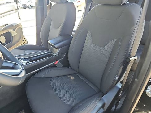 Used 2024 Jeep Compass Sport image 14