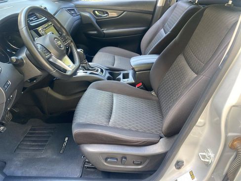 Used 2018 Nissan Rogue SV w/ Sun & Sound Touring Package AWD/4WD image 6