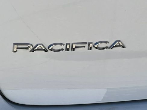 Used 2024 Chrysler Pacifica Touring-L AWD/4WD image 51