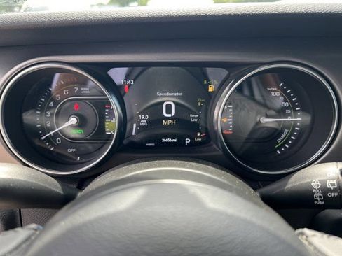 Used 2023 Jeep Wrangler Unlimited w/ Sun & Screen Package AWD/4WD image 35