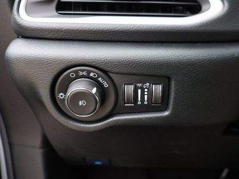 New 2026 Chrysler Pacifica Select FWD image 12