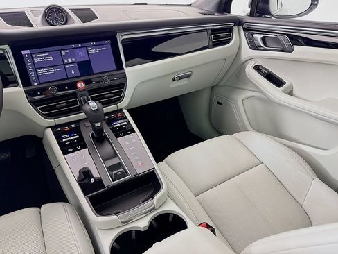 Certified 2025 Porsche Macan AWD/4WD image 27