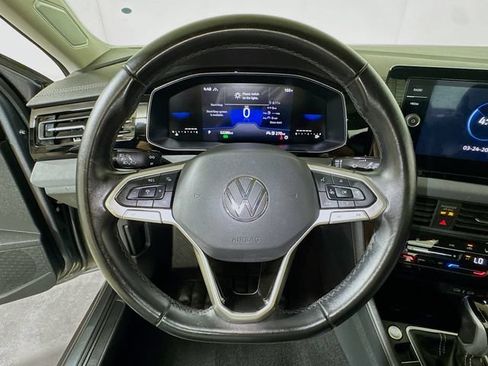 Used 2025 Volkswagen Jetta SE FWD image 9