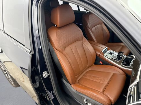 Used 2022 BMW X5 M50i image 16