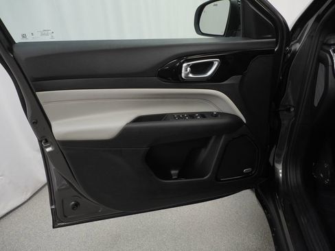 Used 2023 Jeep Compass Limited w/ Sun and Sound Group image 41