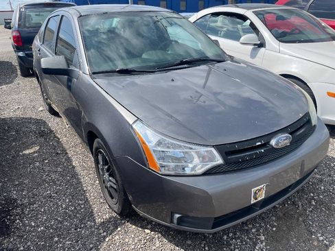 Used 2010 Ford Focus SE image 3