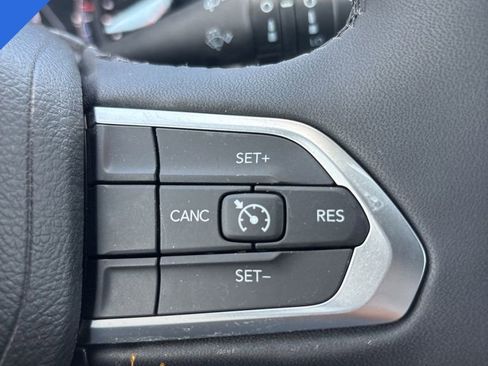 Used 2023 Jeep Compass Latitude image 34