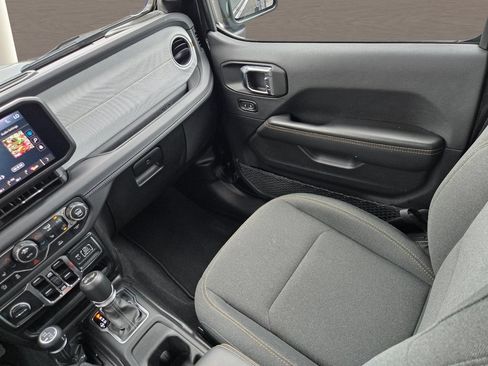 Used 2025 Jeep Wrangler Unlimited Sahara AWD/4WD image 15