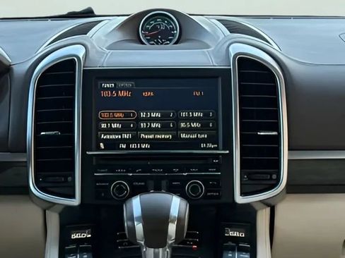 Used 2012 Porsche Cayenne Turbo image 18