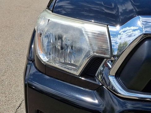 Used 2015 Toyota Tacoma 4x4 Access Cab V6 w/ SR5 Package image 9