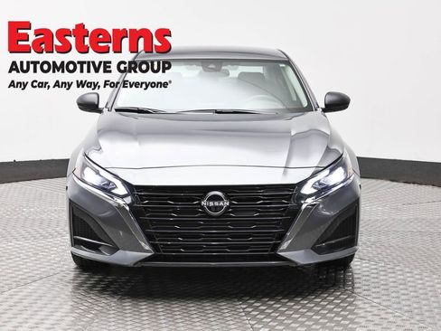 Used 2025 Nissan Altima 2.5 SV image 2