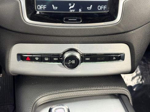 Used 2018 Volvo XC90 T8 Momentum w/ Convenience Package image 30