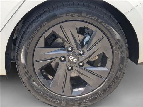 Used 2021 Hyundai Elantra SEL FWD image 22