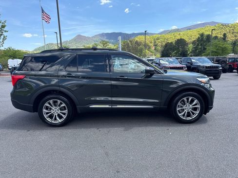 Used 2022 Ford Explorer XLT w/ Equipment Group 202A image 2