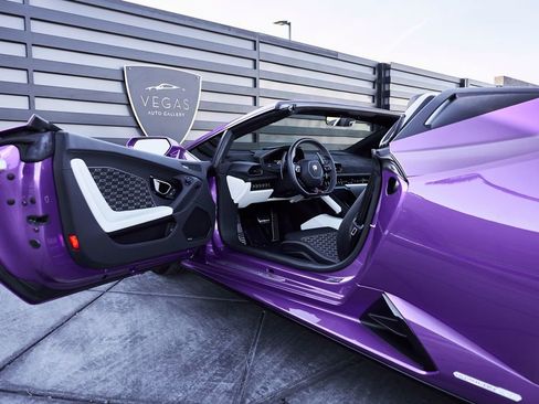 Used 2024 Lamborghini Huracan EVO image 32