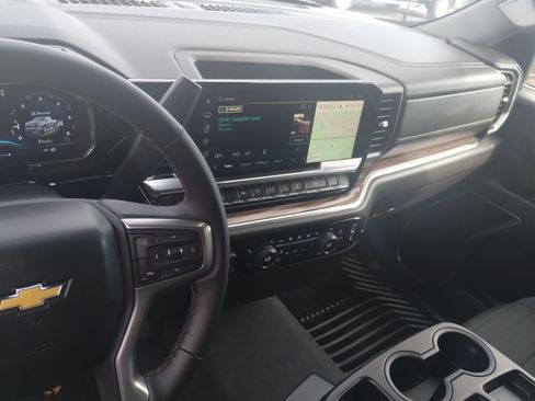 Used 2025 Chevrolet Silverado 1500 LT image 12