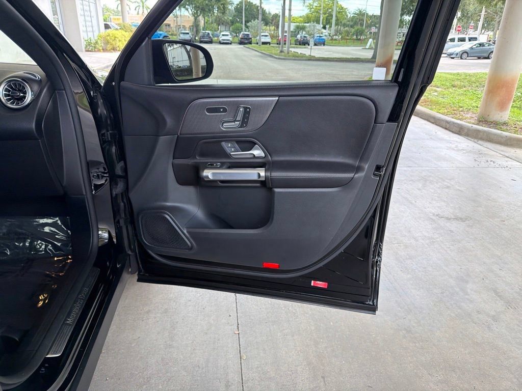 Used 2022 Mercedes-Benz GLB 250 image 29