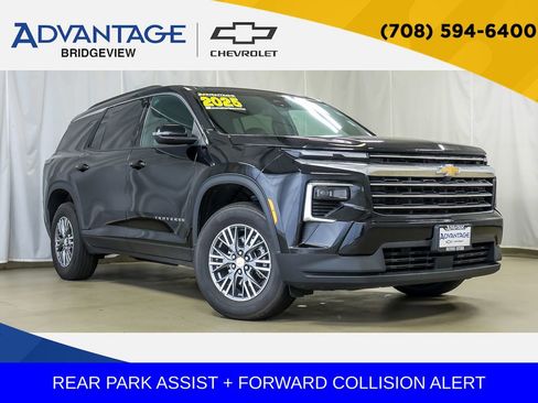 Used 2025 Chevrolet Traverse LT AWD/4WD image 1