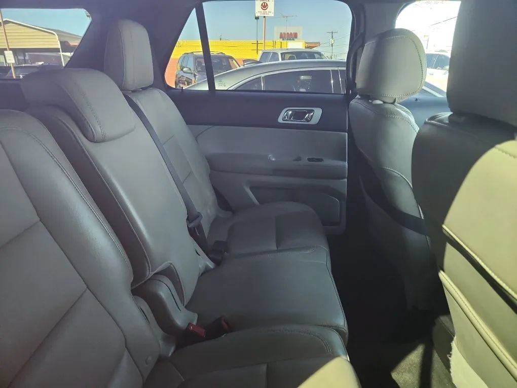 Used 2015 Ford Explorer XLT w/ Equipment Group 202A FWD image 8