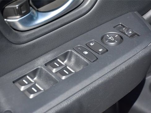 Used 2025 Honda Pilot EX-L image 10
