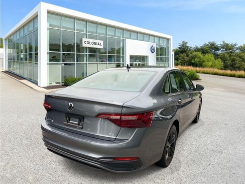 Used 2023 Volkswagen Jetta SE FWD image 5