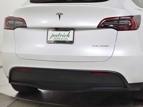 Used 2024 Tesla Model Y Long Range AWD/4WD image 8