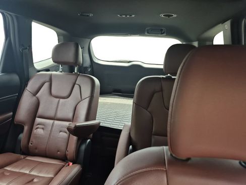 Used 2024 Kia Telluride EX w/ EX Captain's Chair Package FWD image 13